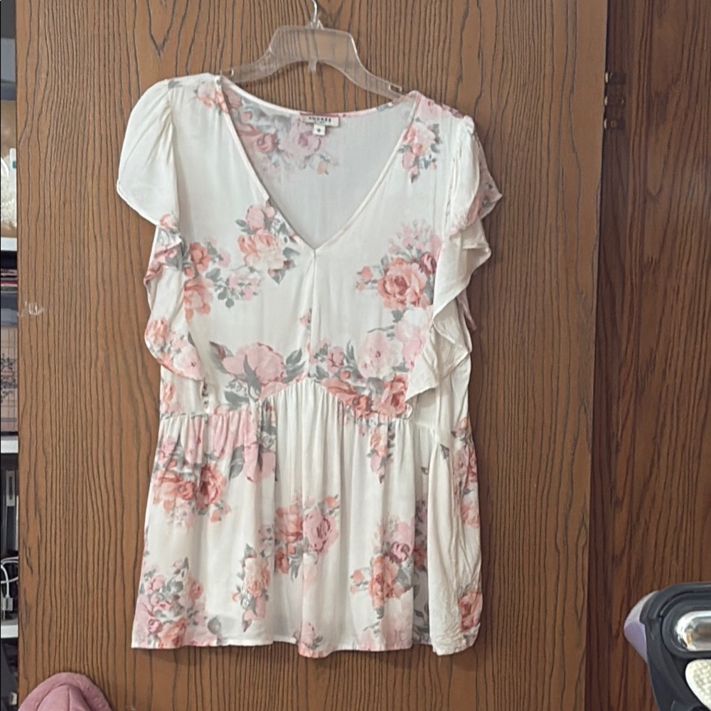 ANDREE BY UNIT Cream Flutter Sleeve Ruffled Floral Blouse